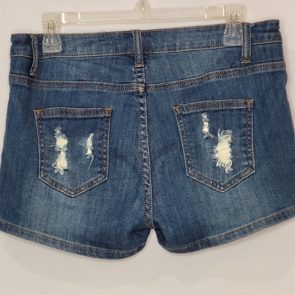 Harper Floral Embroidered Distressed Denim Mid-Rise Shorts - Size 29 - Picture 2 of 9